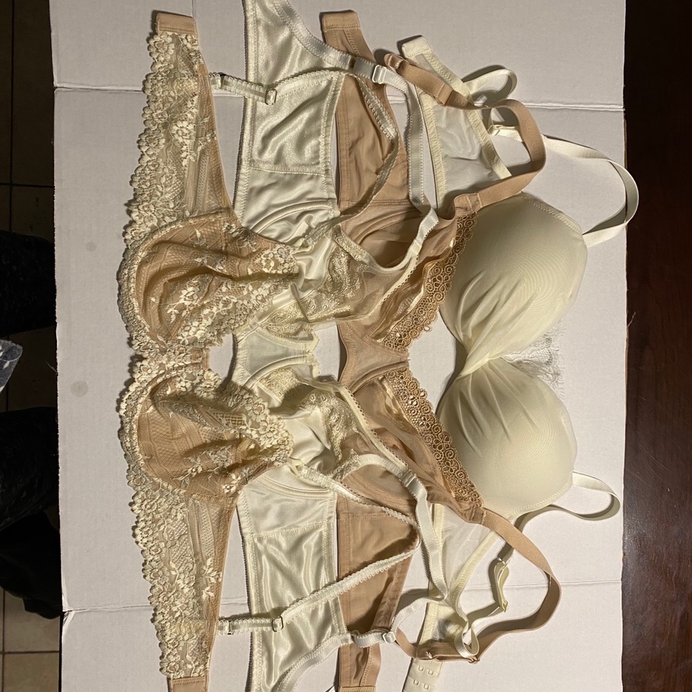4 Wacoal NWOT bras